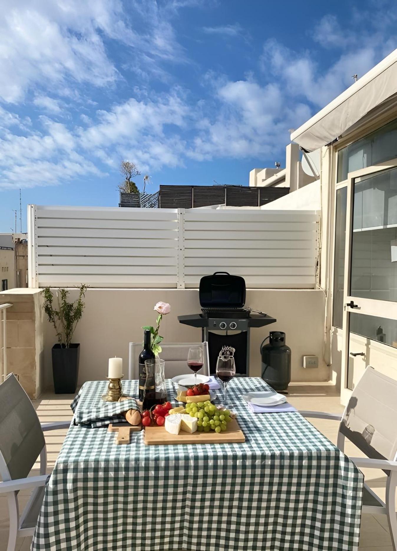 Sliema Cosy Penthouse With Bbq Lejlighed Eksteriør billede