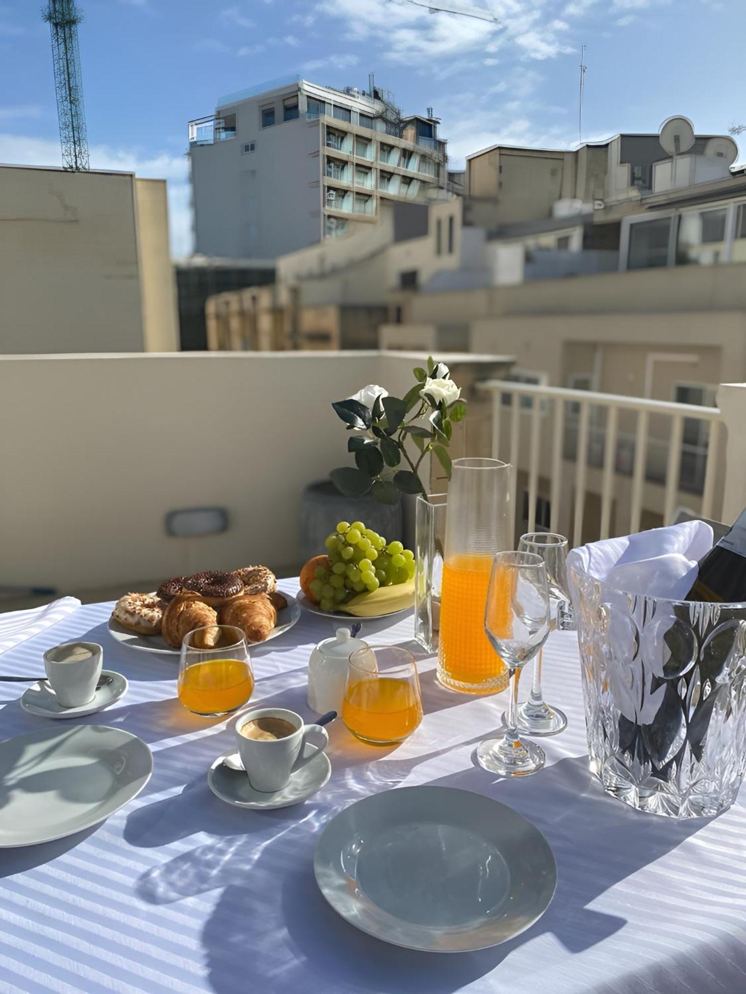 Sliema Cosy Penthouse With Bbq Lejlighed Eksteriør billede